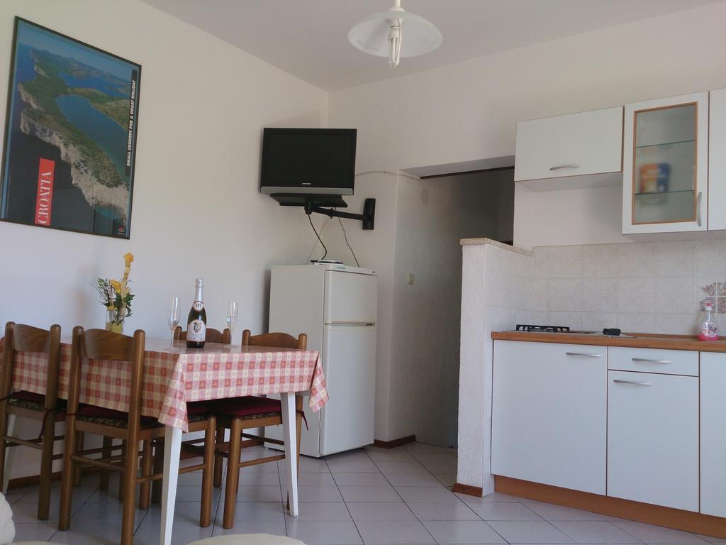 Apartments Valentino Supetarska Draga Bilik gambar