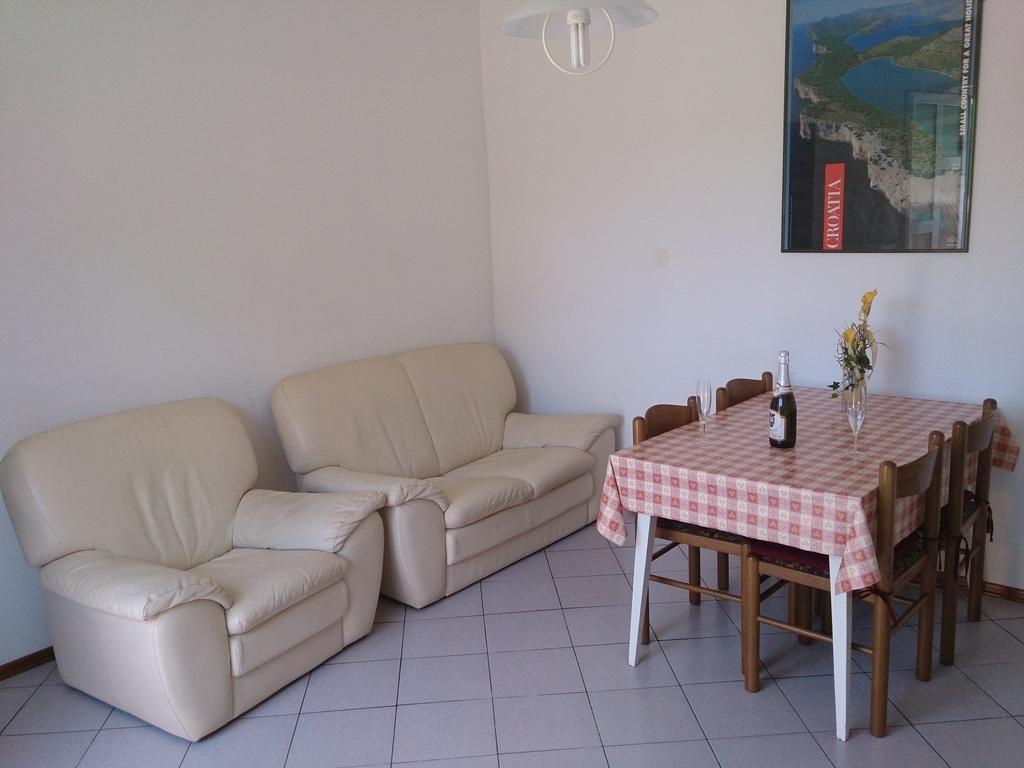 Apartments Valentino Supetarska Draga Bilik gambar