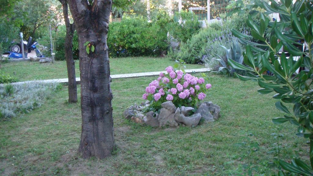 Apartments Valentino Supetarska Draga Luaran gambar